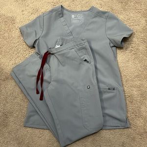 Figs women’s Casma three pocket scrub top and women’s Yola skinny scrub pants.
